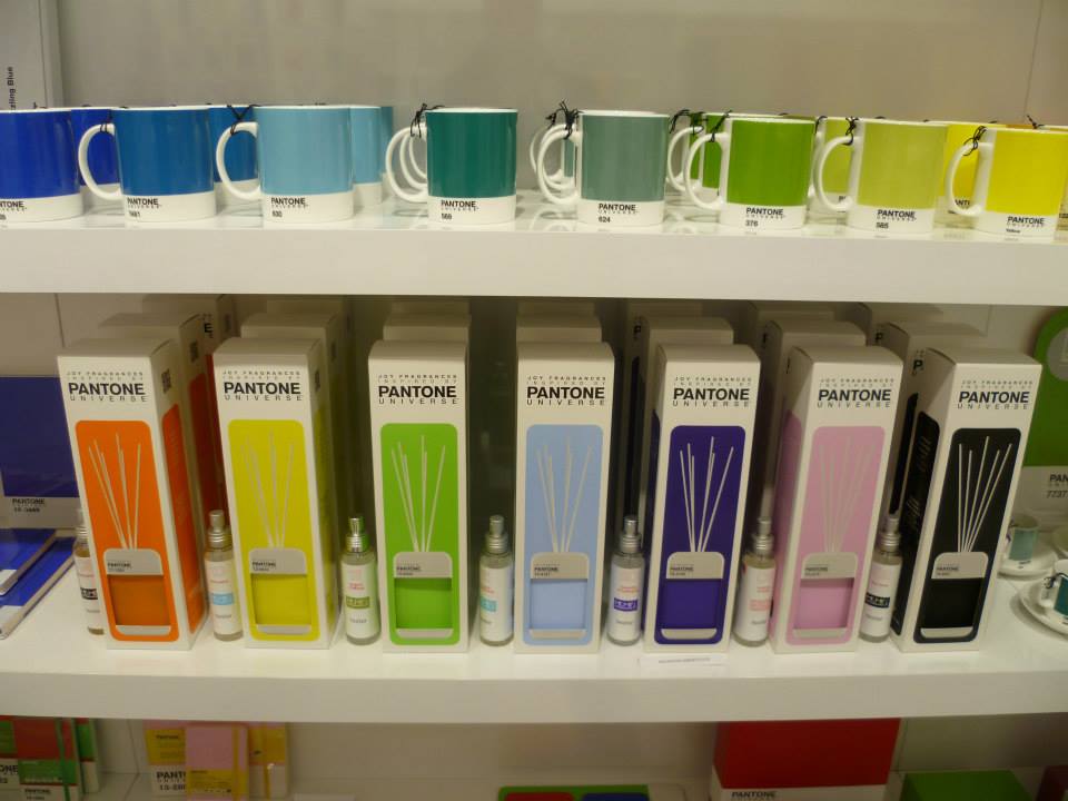 pantone-mugs-and-scent